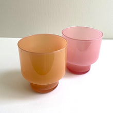 Load image into Gallery viewer, Set of two hand-blown &#39;Archer&#39; cups by Thomas Yeend (various colours)

