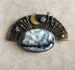 'Summertime' brooch in dendrite agate by Rita Winkler