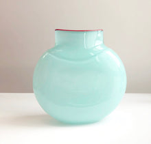Load image into Gallery viewer, Glass vase by Maureen Williams (various colours)
