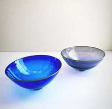 Load image into Gallery viewer, Glass bowl by Maureen Williams (various colours)
