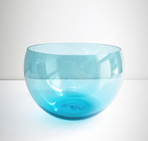 Large glass 'Gacha' bowls by Thomas Yeend